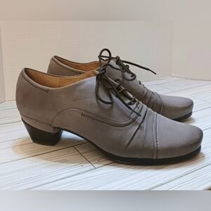 NEVER Worn BIALA Block Heels Grey Leather Lace Up Unisex Shoes, Size 9.5